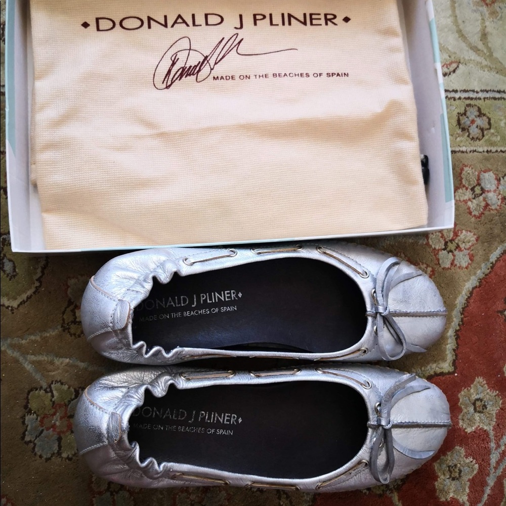 Donald pliner low heel